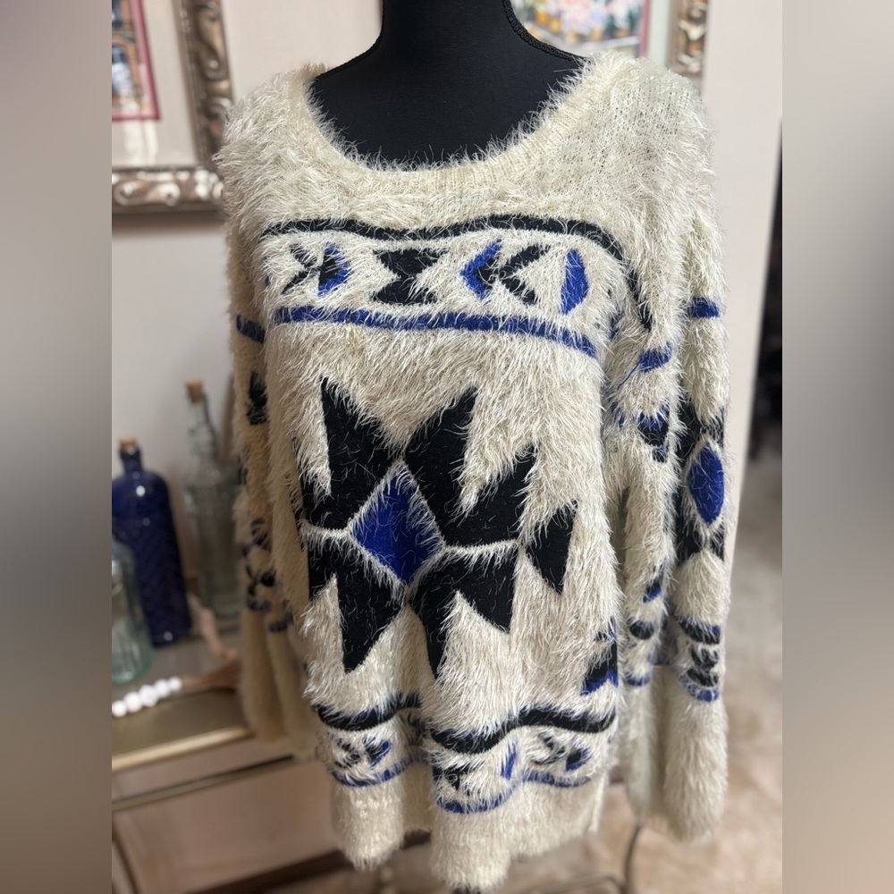 STACCATO AZTEC PRINT BLUE & CREAM FUZZY KNIT OVERSIZED PULLOVER SWEATER SIZE L - Picture 4 of 7